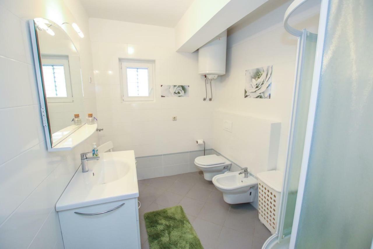Apartman Mila Apartment โปเรช ภายนอก รูปภาพ